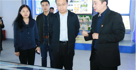 云南省保山市委常委、副市长贾德忠一行莅临云顶集团·3118acm科技集团考察指导