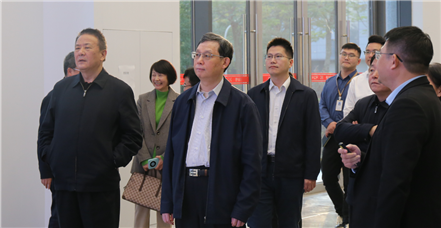中国法学会副会长、最高法院咨询委员会副主任、最高法院原副院长姜伟一行莅临云顶集团·3118acm集团调研指导